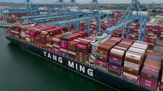 108137994-1745932877869-gettyimages-2212024139-LOS_ANGELES_PORT[1]