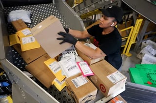 China-US-packages-GettyImages-2190469686[1]