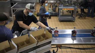 106953396-1633540005644-gettyimages-1233085196-WHISKEY_TARIFFS
