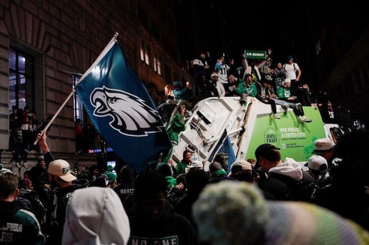 philly-fans-4-rt-gmh-250210_1739205022467_hpMain